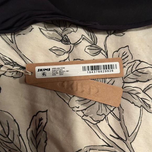 SKIMS Wireless Form Push-Up Plunge Bra Size 32DD NWT - Picture 6 of 10